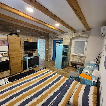 아파트 Doppelzimmer Carmen - Sauna, Badewanne, Wlan 풀라