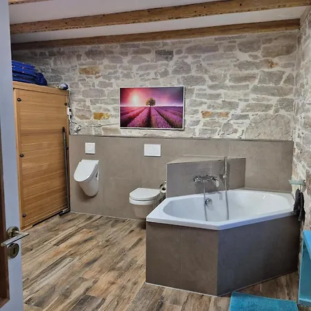 Doppelzimmer Carmen - Sauna, Badewanne, Wlan