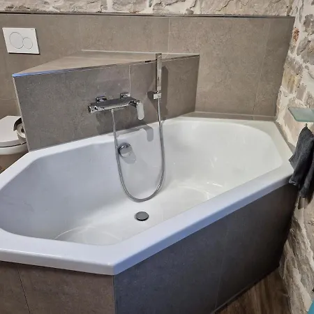 Doppelzimmer Carmen - Sauna, Badewanne, Wlan * 풀라