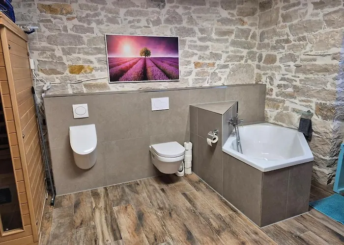 Apartment Doppelzimmer Carmen - Sauna, Badewanne, Wlan *