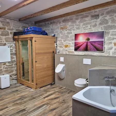 Apartmán Doppelzimmer Carmen - Sauna, Badewanne, Wlan *