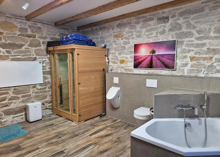 Apartment Doppelzimmer Carmen - Sauna, Badewanne, Wlan *